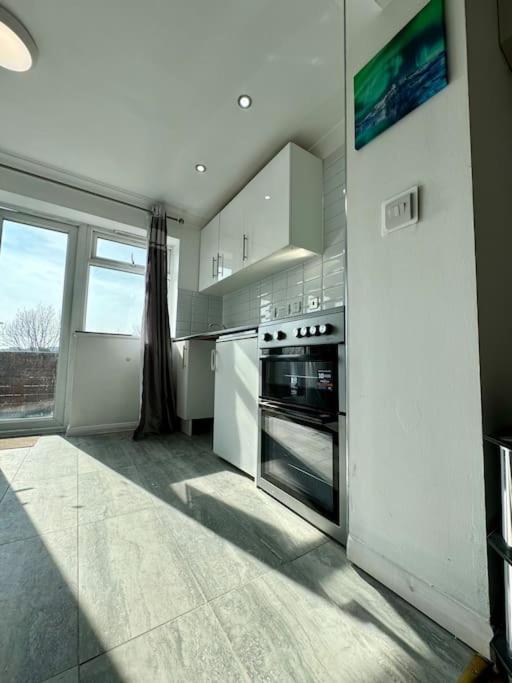 Apartamento Flat On High Street Saltdean Exterior foto